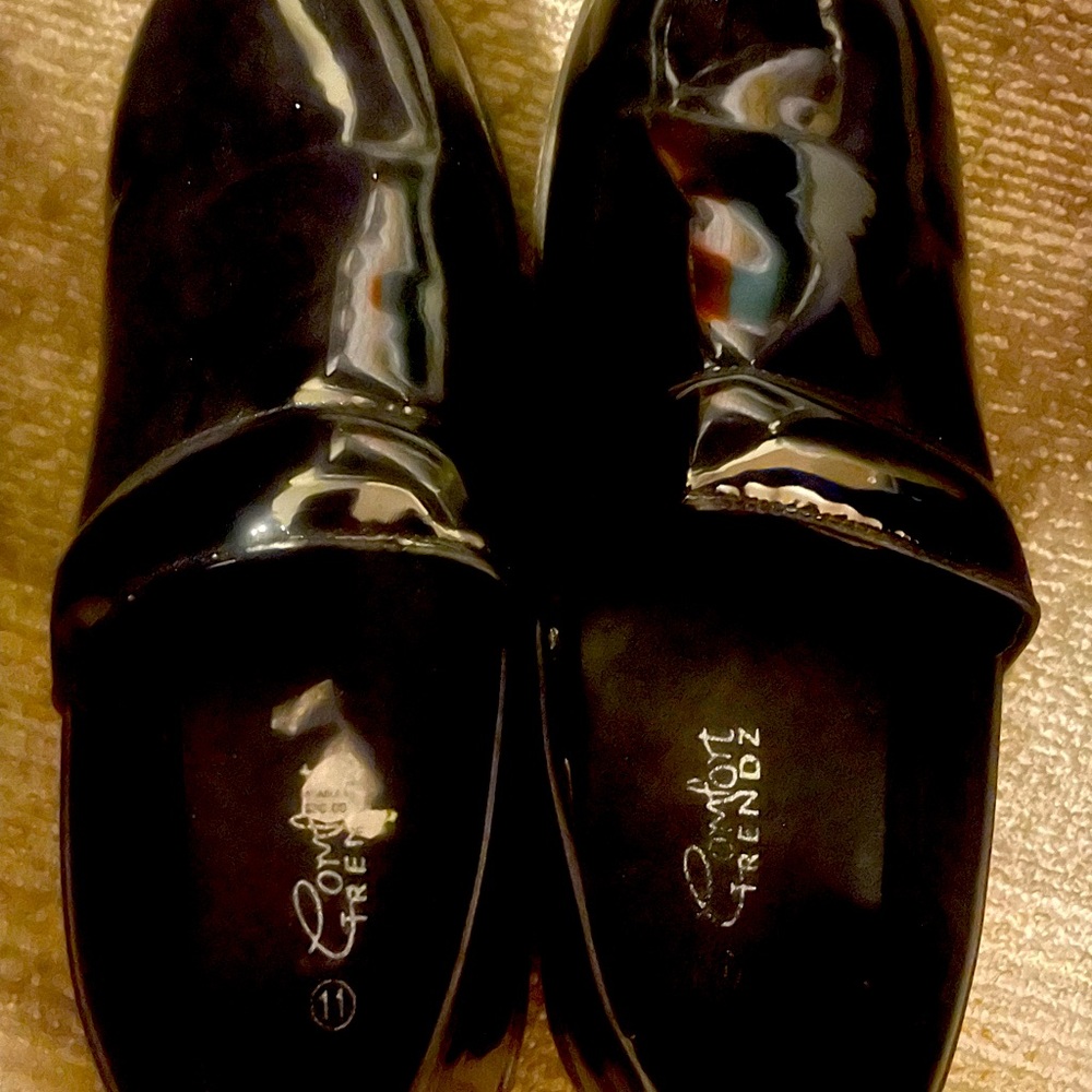 Size 11 nurse clogs